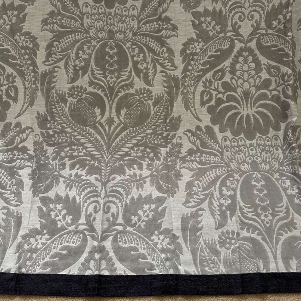 Williams Sonoma Gray and White Damask Table Runner with Black Trim